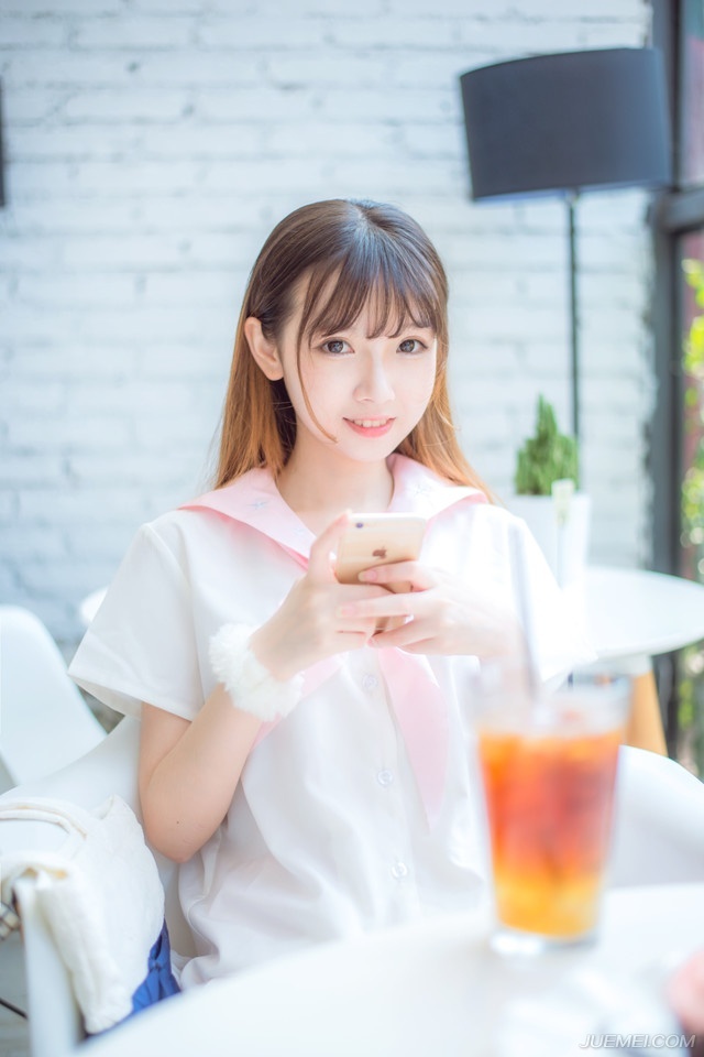 众人正在寒暄，邓贤带着人匆匆赶来，向庞统和魏延抱了抱拳道：“士元先生，大事不好，刘璝将军带着人杀向刺史府，要杀刘璋，您快去看看吧。”